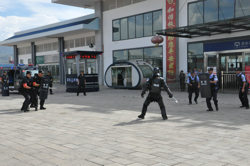 宣我忠诚，扬我警威！展铁警精神，决战保平安！